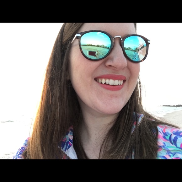 Meet your Posher, Sarah - Picture 1 of 1